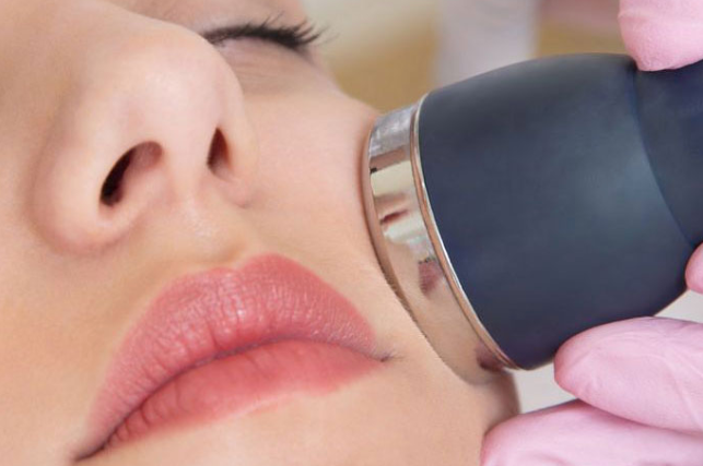 Durchführung von Ultraschallbehandlung durch Kosmetikstudio Schönheits Oase Ehingen