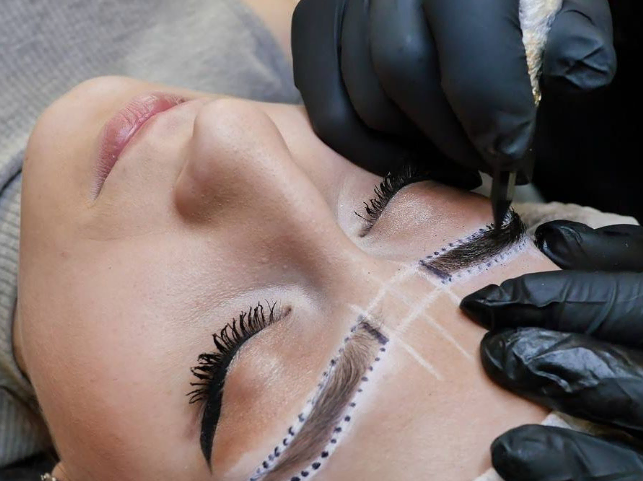 Gesichtsbehandlung Permanent Make-Up im Kosmetikstudio Schönheits Oase Ehingen